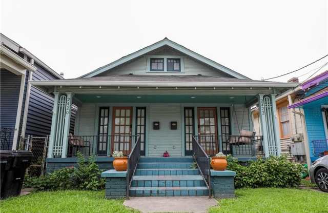 2422 LAPEYROUSE Street