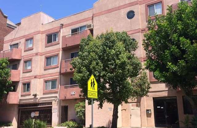 810 S Fedora St