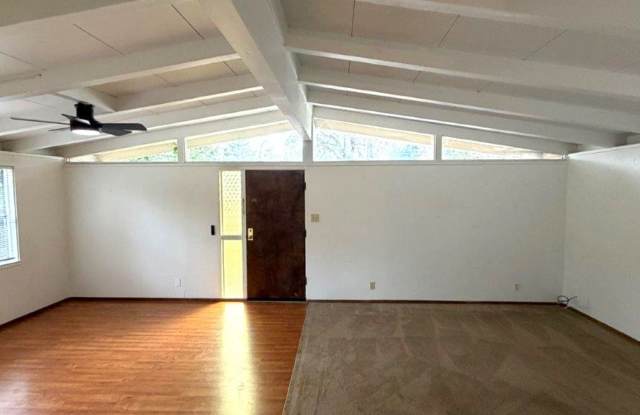 Martinez! 3 bedroom 1 bath Single family home!