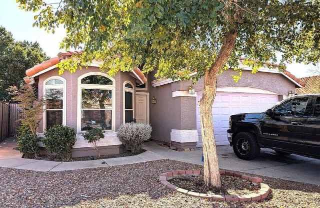 4043 E Arbor Ave