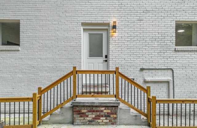 2430 Hanford Drive SW