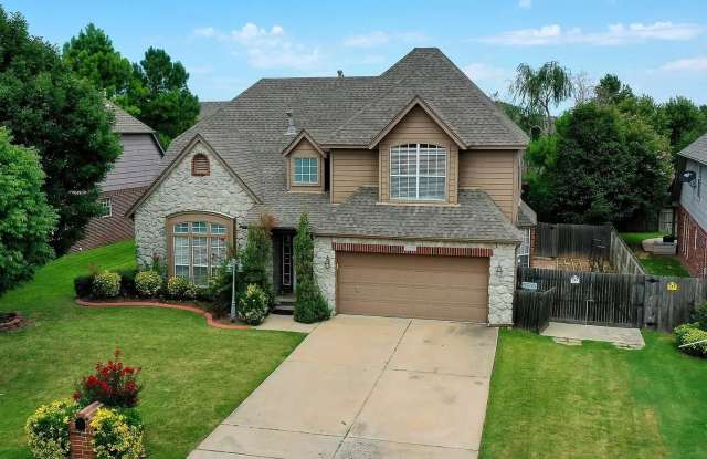 5 Bed / 2.5 Bath in South Tulsa!