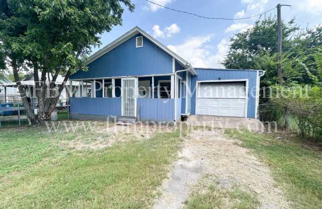 Photo of 813 E. 2nd St - Spacious 2 Bedroom, 2 Bathroom Home in Corsicana, TX!