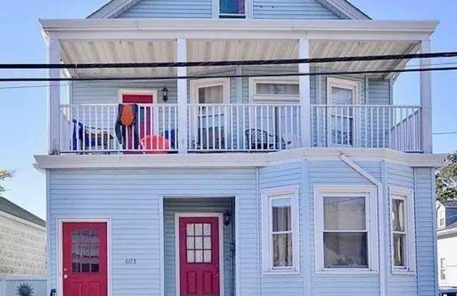 Photo of 693 Thames Street unit: 1