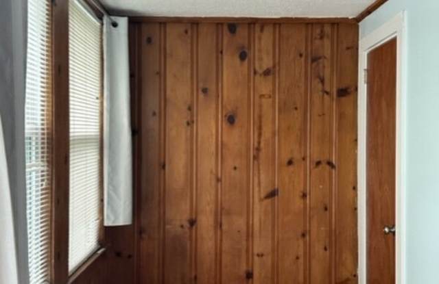 705 1/2 Michaelmas Avenue - 1