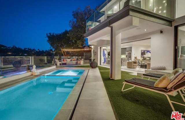 3437 Troy Dr