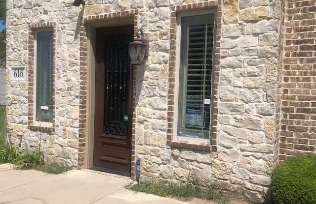 Photo of 616 E Lamar Street