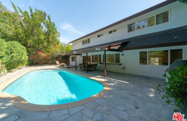 4220 Towhee Dr