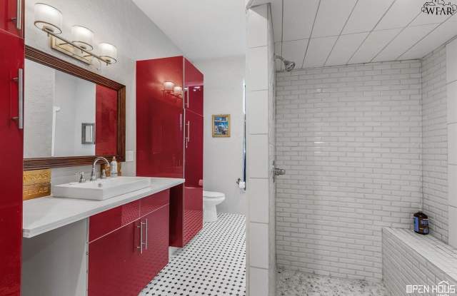 101 N WAGGONER STREET