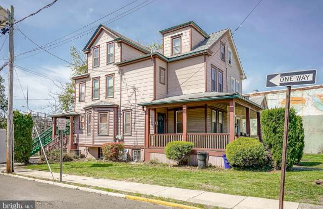 878 HADDON Avenue unit: A