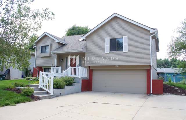 Updated Millard Home - 14711 Borman Street, Chalco, NE 68138