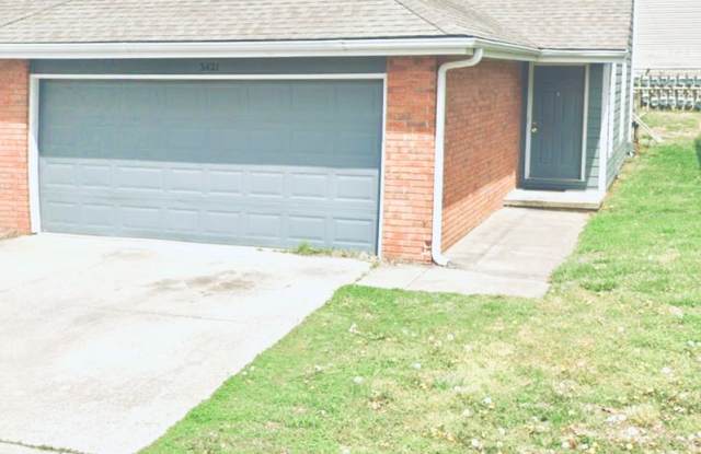 Great 3 Bed 2 Bath 2 Car Garage Split Level Duplex- Pets ok!