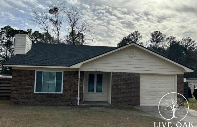 WINTER MOVE-IN SPECIAL: $500 OFF 1ST MONTH'S RENT!**