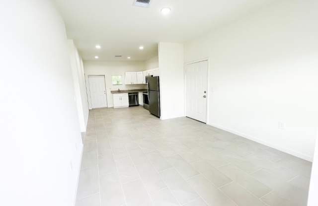 Brand New 2/2/1 -GREAT LOCATION- SW LEHIGH ACRES