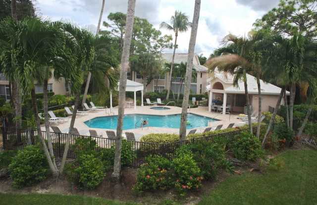 OFF-SEASON 2026 : 2 Bedroom 2 Bath Furnished Rental in Vanderbilt Lakes