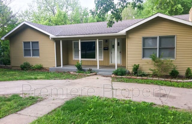 3326 Blue Ridge Blvd - 3326 Blue Ridge Boulevard, Independence, MO 64052