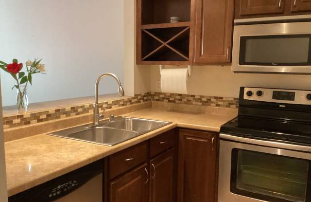 Charming Edmonds Condo with Two Garages and Modern Comforts