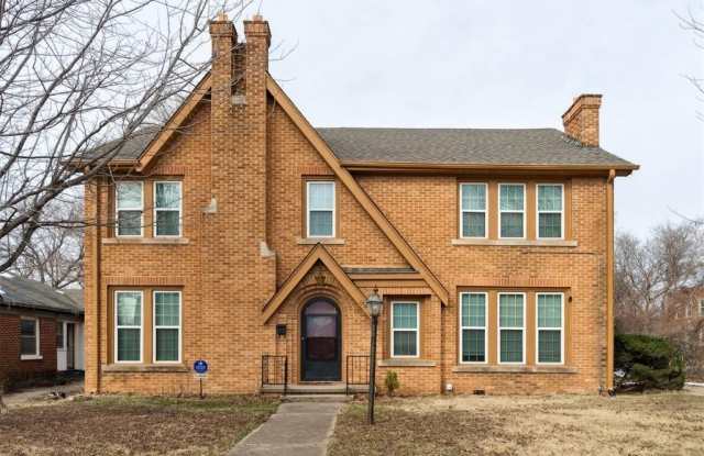 1905 N Brauer Avenue unit: 1501