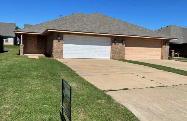 3 bed 2 bath duplex in Chickasha