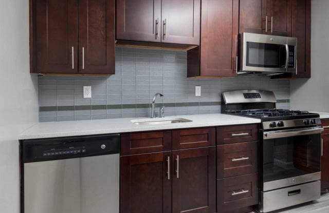 27 Lancaster Court Unit E11