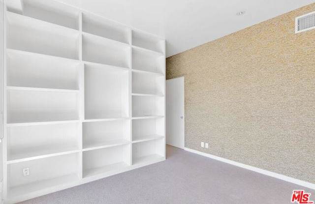 8312 Hollywood Boulevard