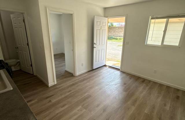 2.2 Miles to Oregon Tech and Sky Lakes Medical Center! Newly renovated 1bdrm - APPLICATION PENDING