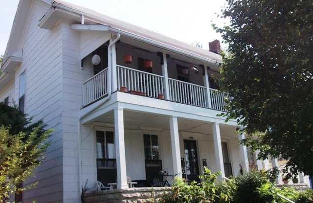 726 W 6th Street