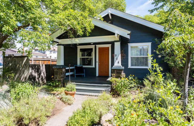Charming Bungalow In the Heart of Downtown, Furnished 2 Bedroom/1 Bath.