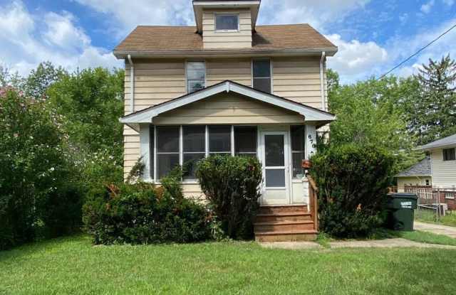 Photo of Charming Single-Family Home for Rent in Bedford — Quiet Street, Great Location!