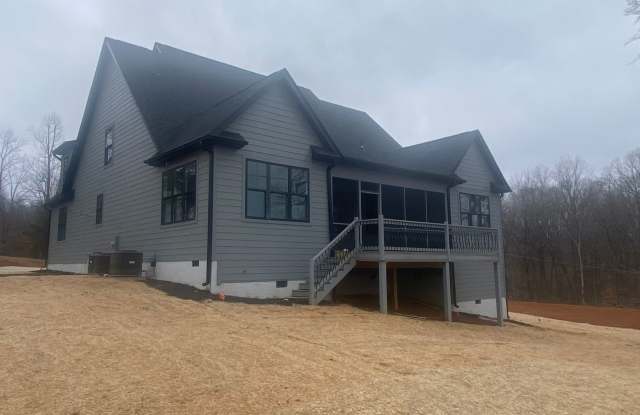 Spacious 5BR House in Easley