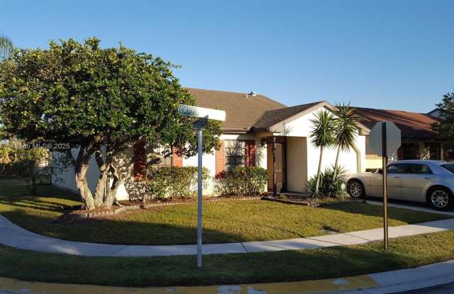 1301 SE Carrington Ct