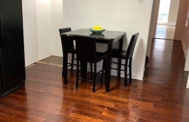 1715 W LOMBARD Street W