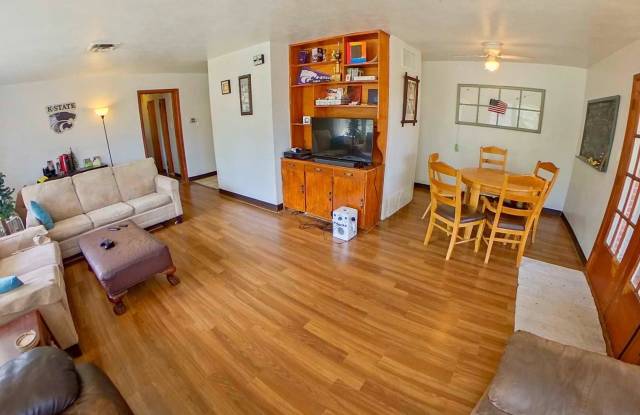 Photo of 3D Tour Available - Great Location + Back Deck + Pet Friendly + Garage Parking! Available August 1st!