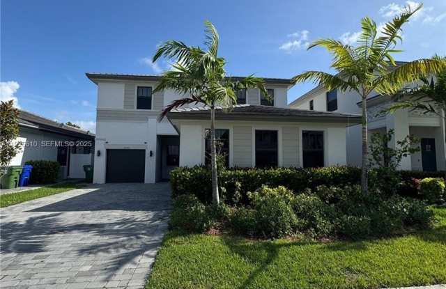 Photo of 17355 SW 41st St