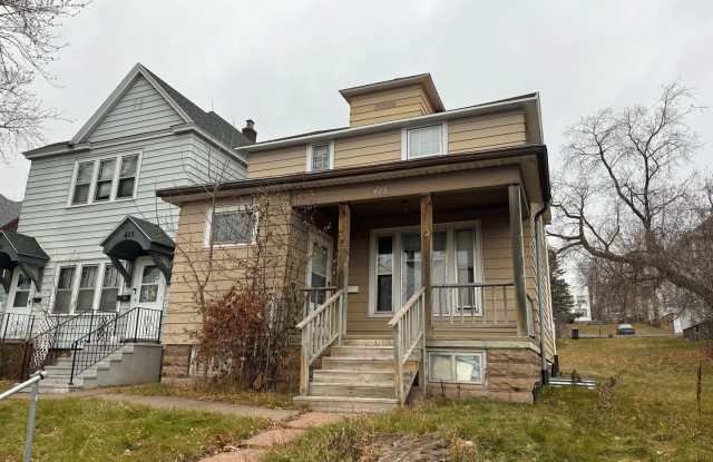 3 Bedroom House in Duluth - 425 East 5th Street, Duluth, MN 55805