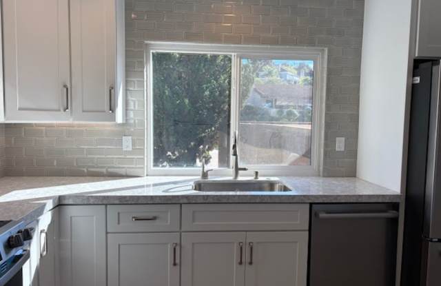 Remodeled Oaks North View Condo