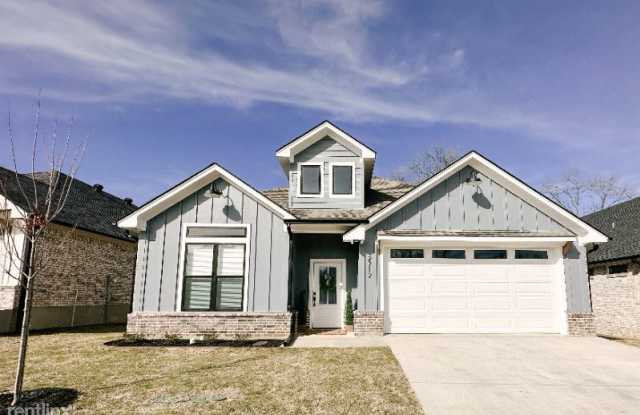 2712 Royal Village Way