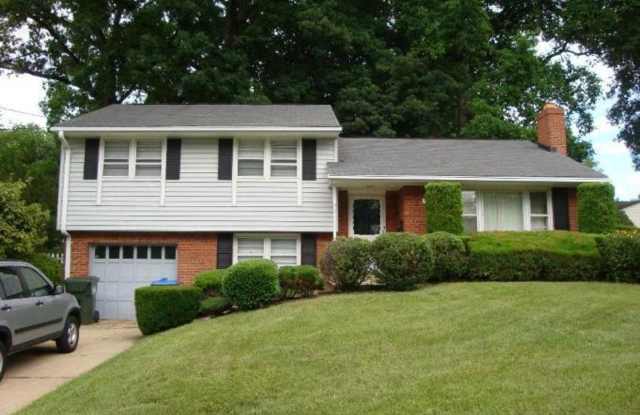 Photo of Immaculate 3 BD 2 BA Detached Home with Garage in Springfield, VA