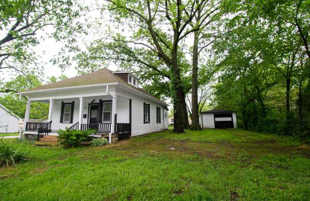 Single-Family Home in the Worley Street-Park Neighborhood - 400 West Worley Street, Columbia, MO 65203