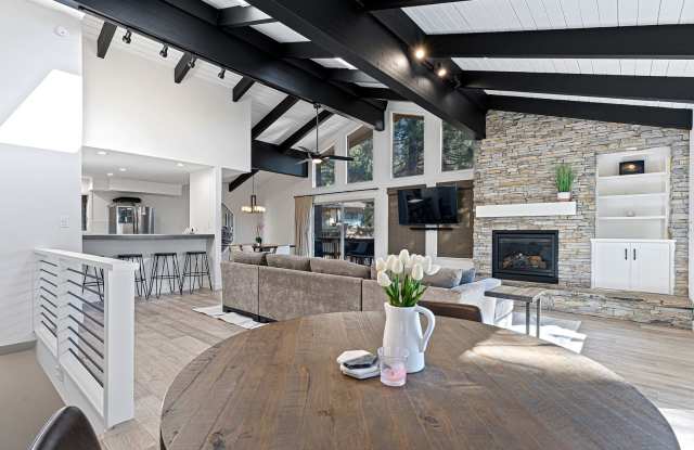 Beautifully Remodeled 3 bed, 3 baths 2 Car Garage