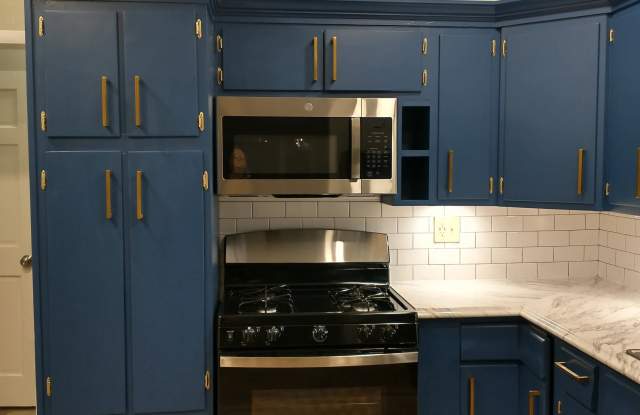 915 Columbus ParkwayUnit 1 (Lower Front)