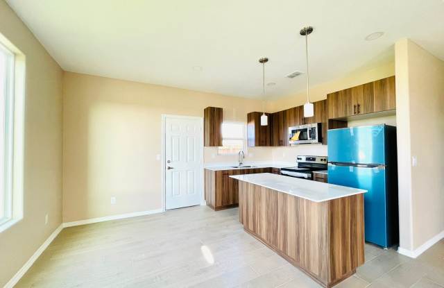3013 Driftwood Ln