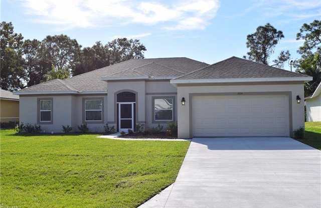 1904 SW 18th TER - 1904 Southwest 18th Terrace, Cape Coral, FL 33991