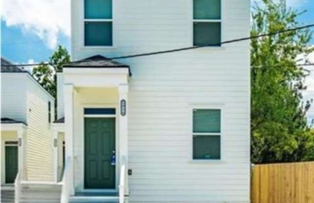 2010-12 N DORGENOIS ST