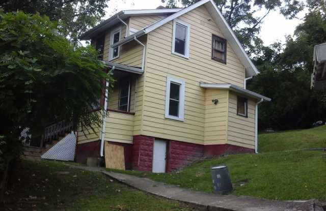 2 Bedroom House near Downtown - Available NOW
