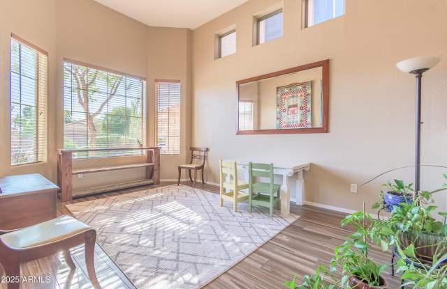 3206 W ESPARTERO Way