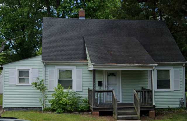 Photo of Charming 4 bd, 2 bth with 2 room Master Suite