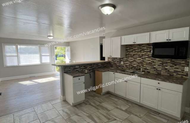 3 spacious bedrooms, 1 updated bathroom home in Gary, IN