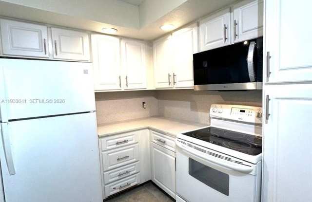 Photo of 3420 N Pinewalk Dr N