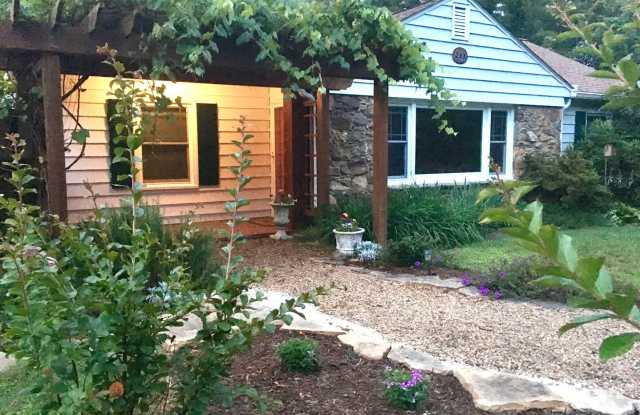 Wonderful Kenilworth location! Lovely landscaping and beautiful hardwood flooring!